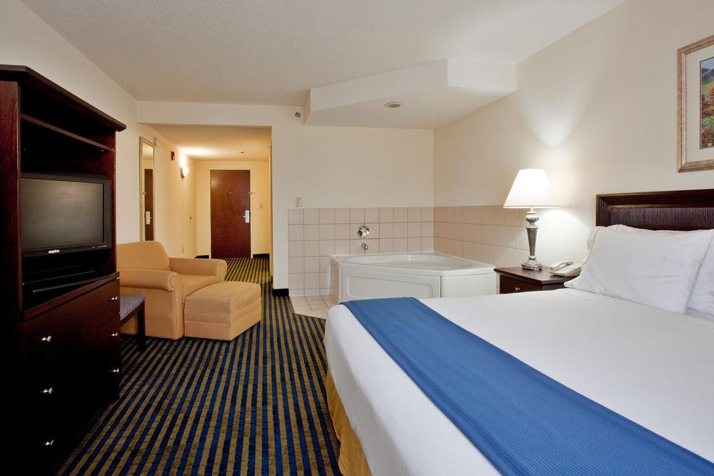 Holiday Inn Express & Suites Chesapeake, An Ihg Hotel Bagian luar foto